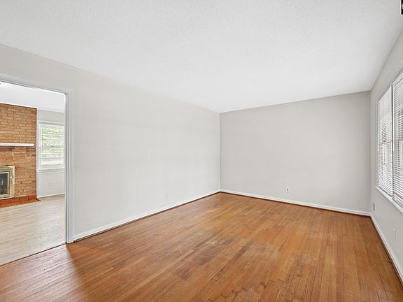 4th image of 504 Harmon St