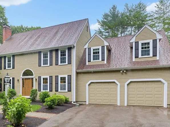 92 Plain St, Medfield, MA 02052