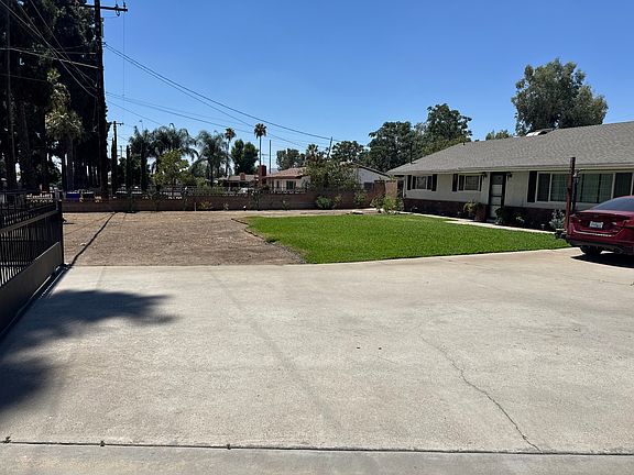 4th image of 8822 S Maple Ave #9