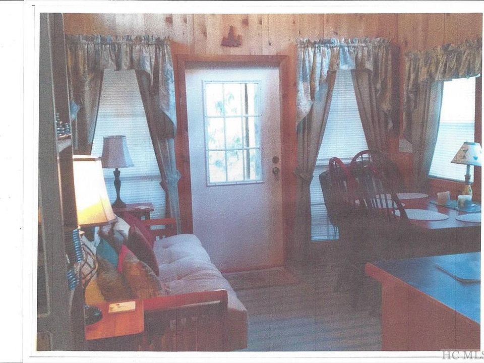 2nd image of 24 Chestnut Run