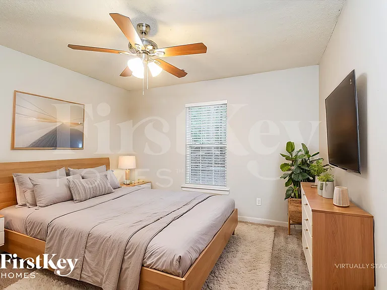 110 Waderich Ln — Photo 13