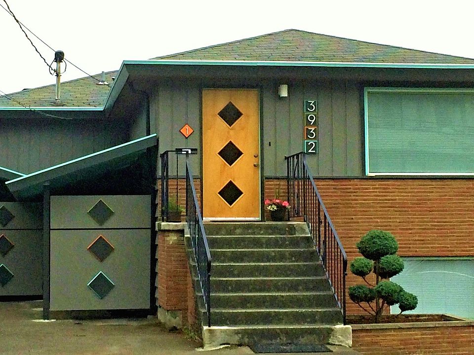 2nd image of 3932 Woodland Park Ave N APT 4