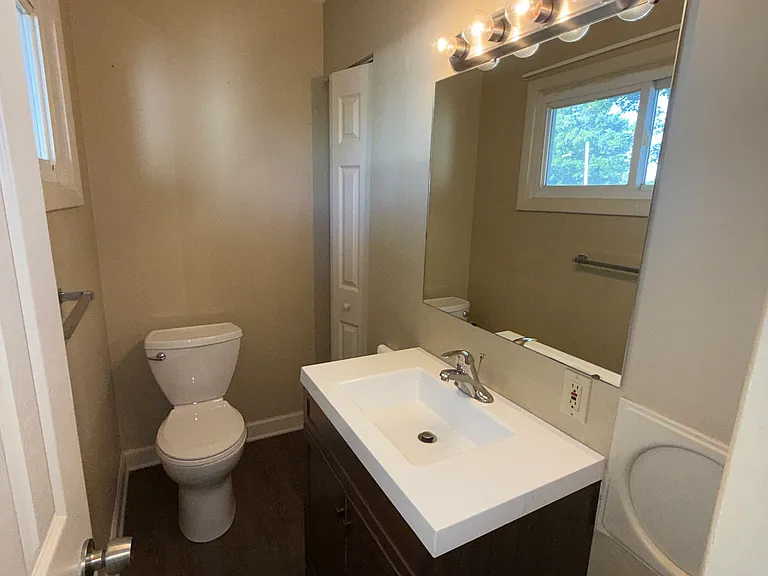 1729 Carlton Ave NE — Photo 13