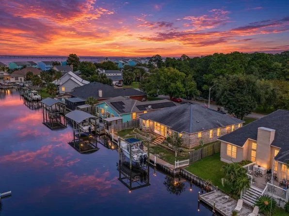 1659 Kauai Ct, Gulf Breeze, FL 32563