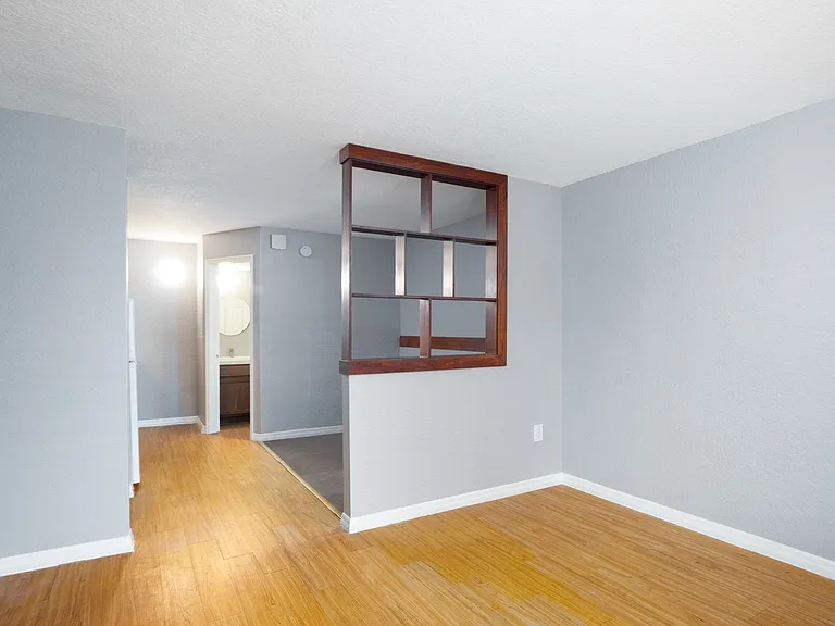 2407 W Vine St — Photo 2