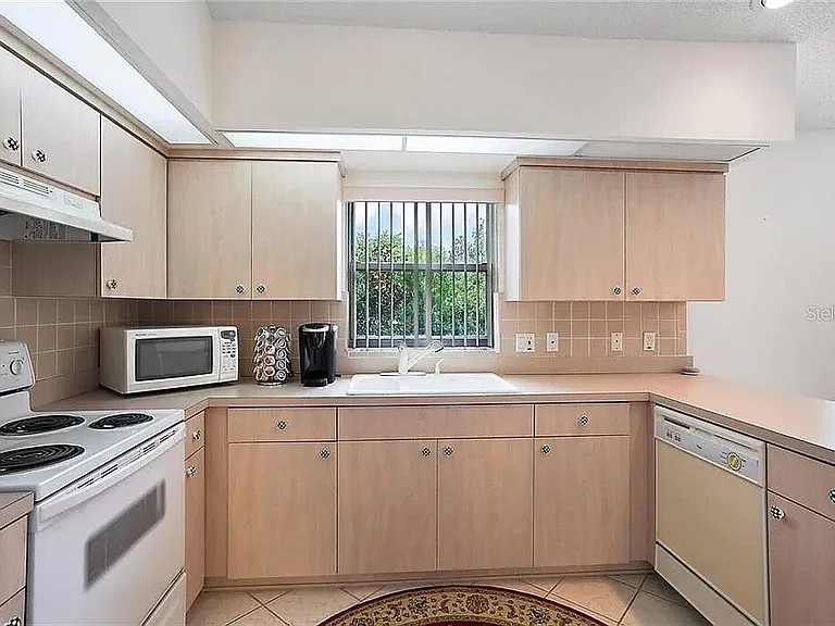 11 Mangrove Ct S — Photo 16