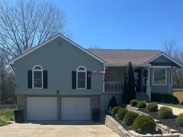 707 Christopher Dr, Pleasant Hill, MO 64080