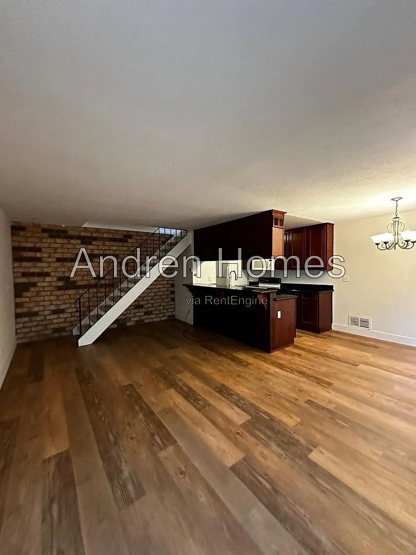 2 bed, 1.0 bath, 890 sqft, $2,975 — Photo 2