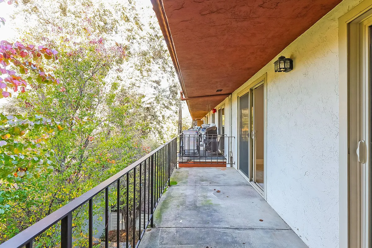 Building Photo - Casa Linda