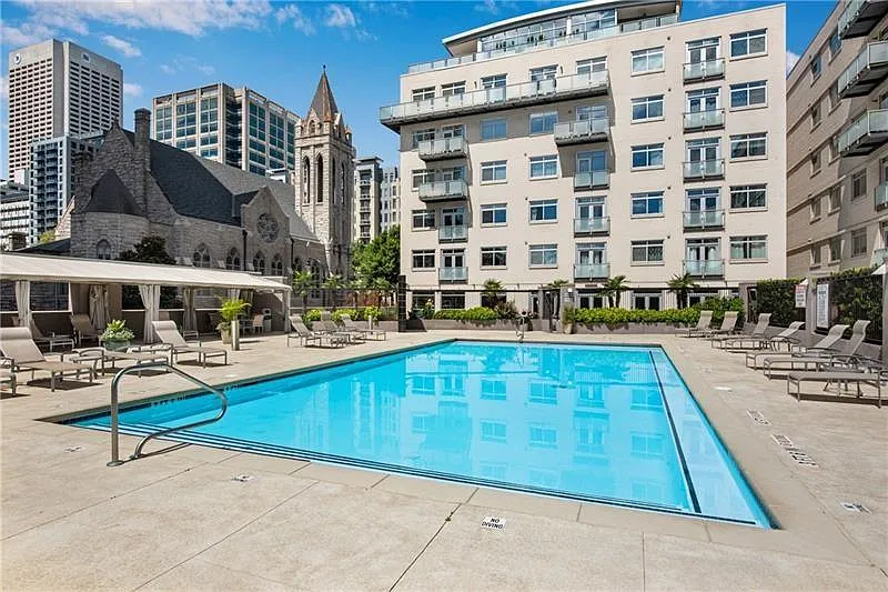1 bed, 1.0 bath, 1175 sqft, $2,200 — Photo 2