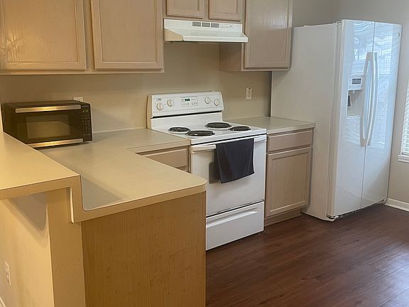 4th image of 108 Versailles St