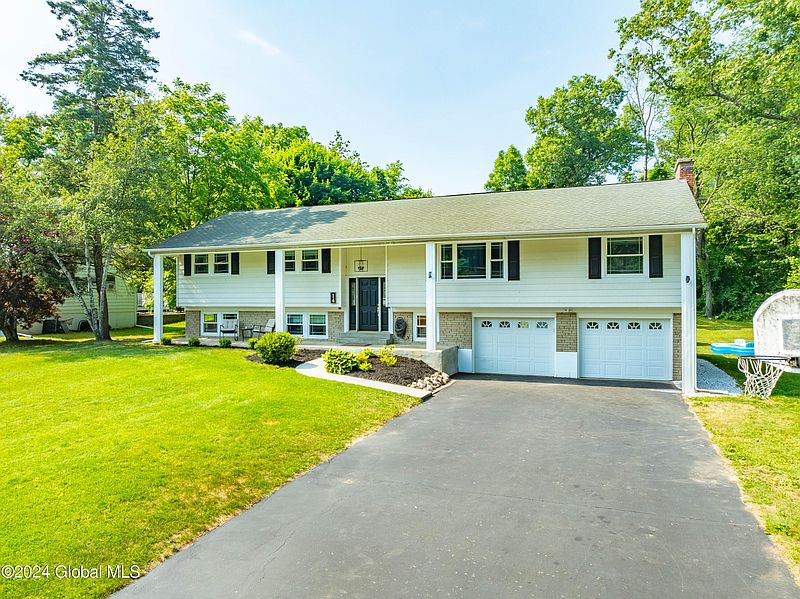 3rd image of 14 Eldorado Drive
