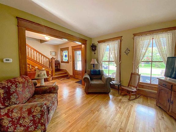 5th image of 22 Waverly St
