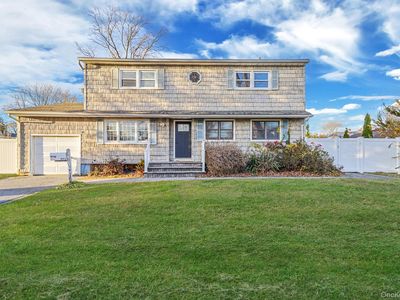 273 Delaware Avenue, Bay Shore, NY, 11706