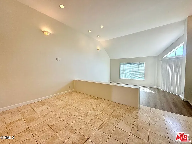 574 Island View Cir — Photo 5