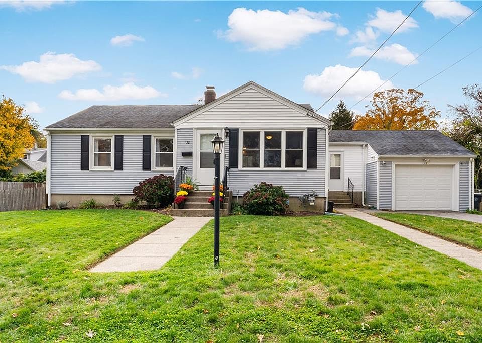 1st image of 52 Merle St