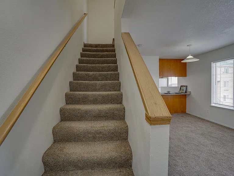 Beverly Rose Apartments — Photo 1