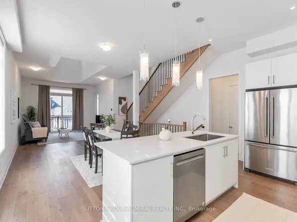 2 Lois Torrance Trl, Uxbridge, ON L9P 0N2