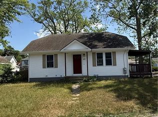 63 Oak Ave, Riverside, RI 02915
