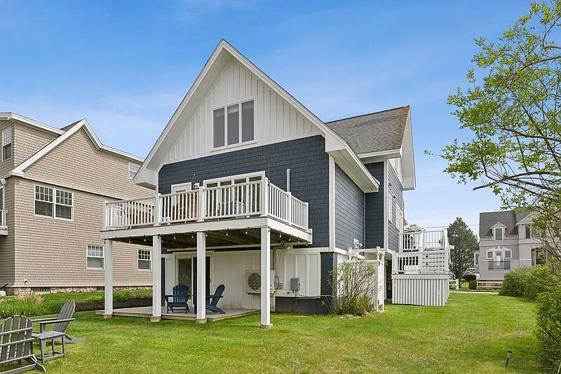 4 bed, 3.0 bath, 2478 sqft, $3,950 — Photo 3