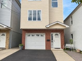 909 Bond St, Elizabeth City, NJ 07201