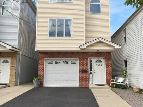 909 Bond St, Elizabeth City, NJ 07201