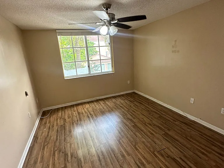 205-4828 State Highway 205 #205 — Photo 11