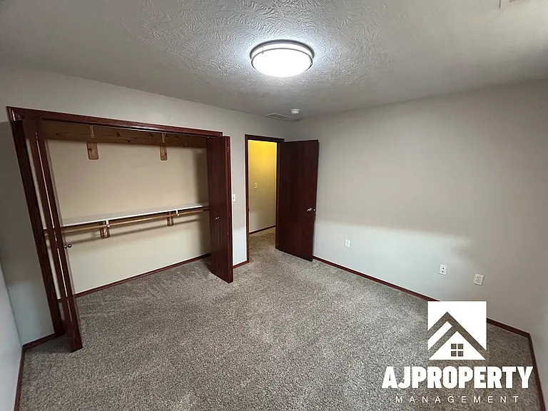 1040 N Main Ave #B — Photo 13