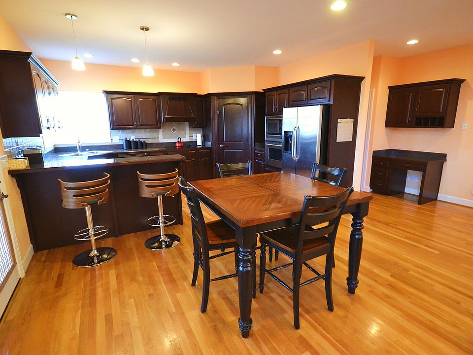 1st image of 236 Ashford Dr