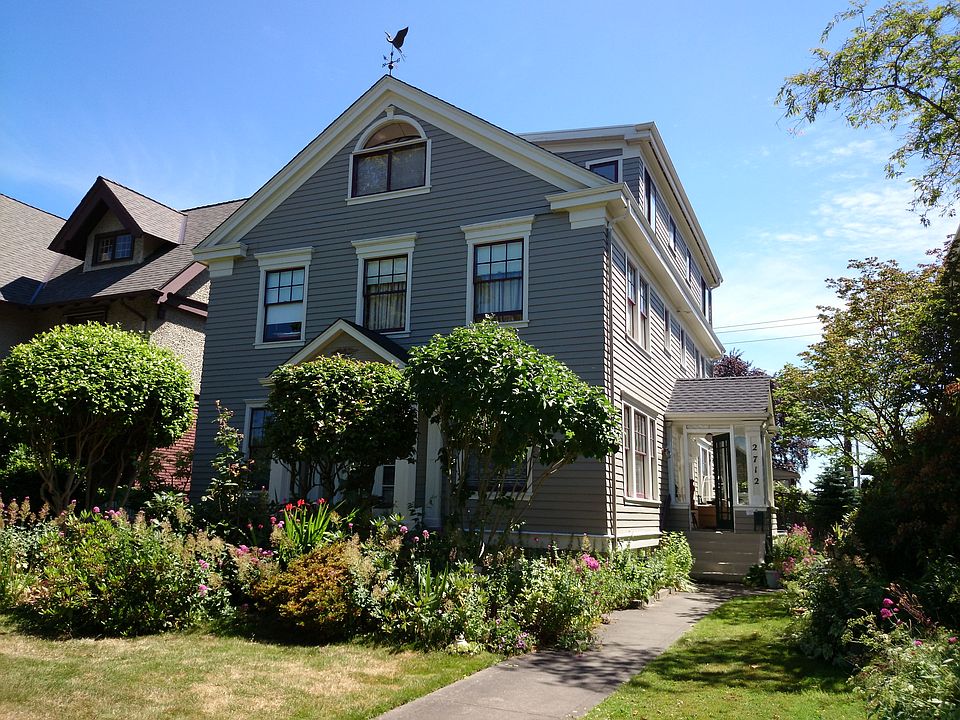 2nd image of 2712 Broadway E