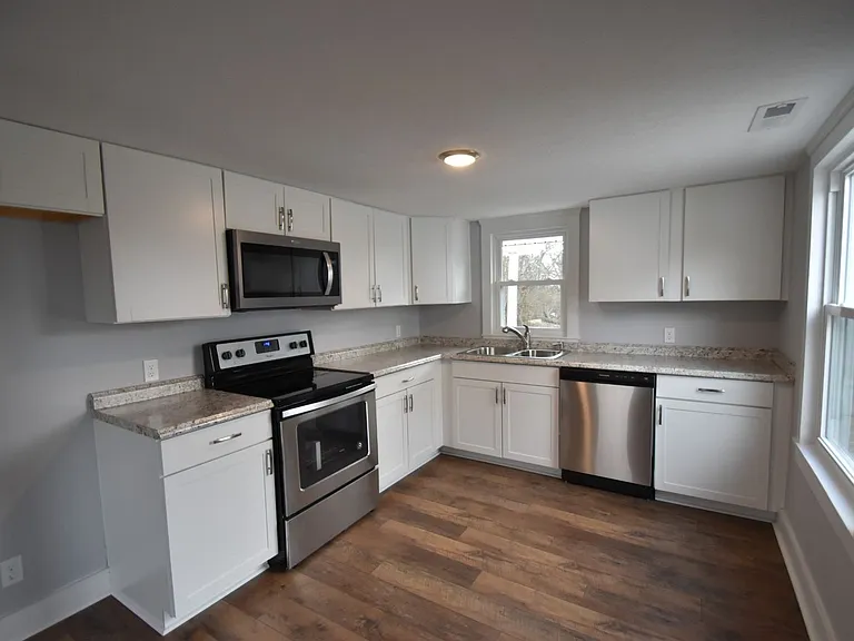 429 Demoss St — Photo 2