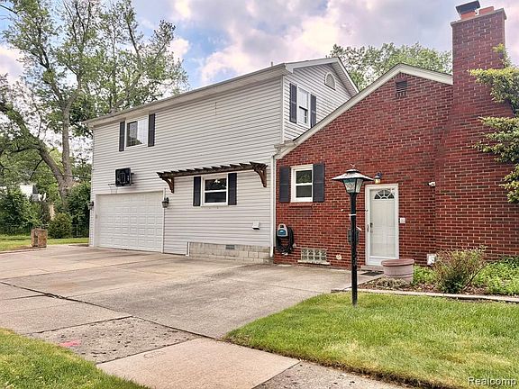 3rd image of 2111 Earlmont Rd