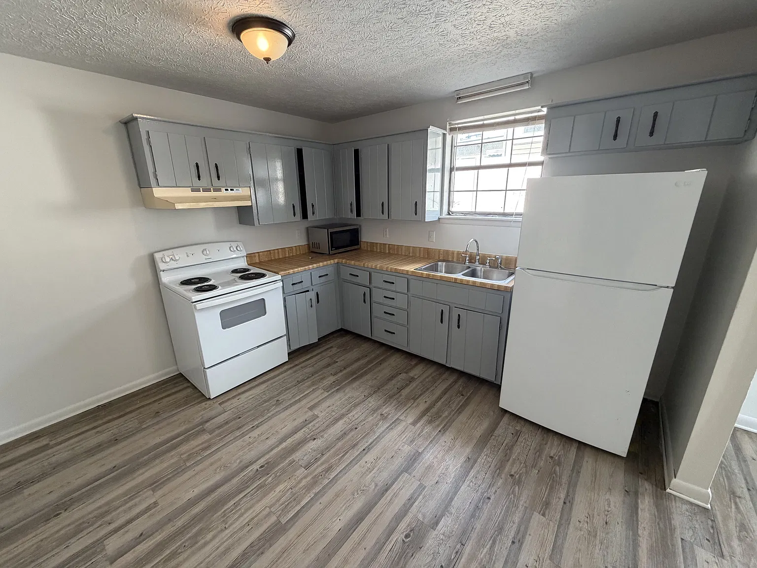 844 Argle Avenue - B — Photo 3