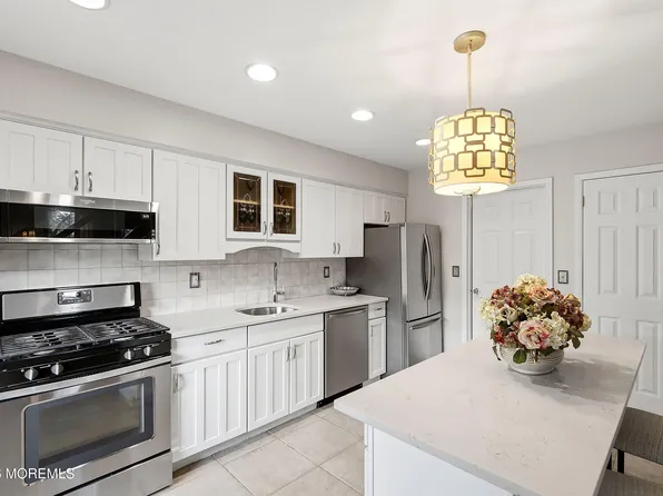 90 Cotswold Circle #310, Ocean Twp, NJ 07712