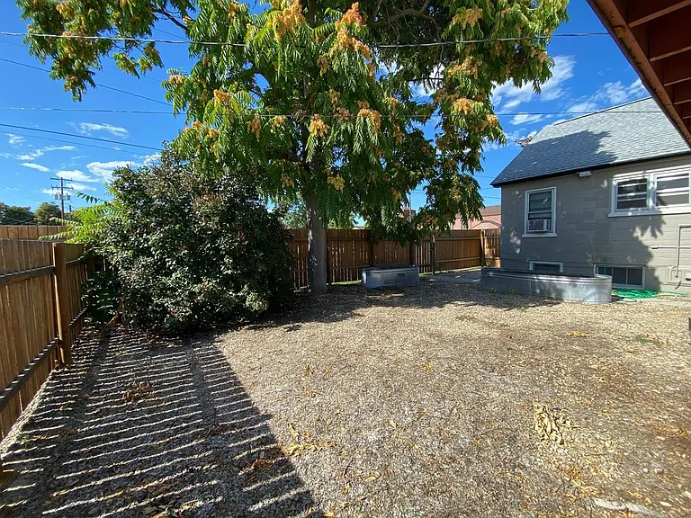 1002-B100 Everett St — Photo 15