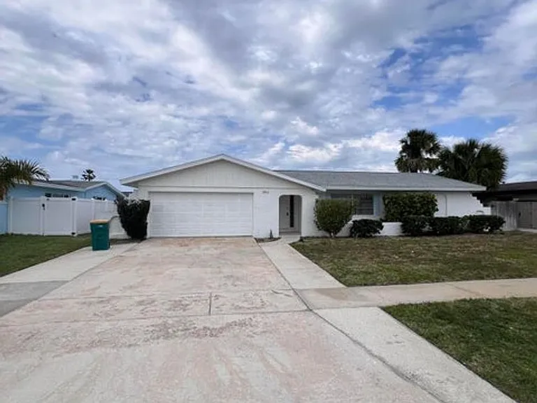 350 Orion Ct — Photo 2
