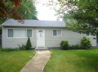 88 Artist Lake Dr, Middle Island, NY 11953