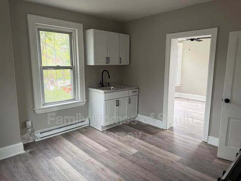 1 bed, 1.0 bath, 1050 sqft, $950 — Photo 4