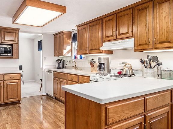 4th image of 304 Westmoor Ave