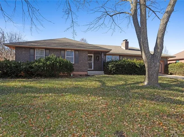 214 SE Noeleen Ln, Lees Summit, MO 64063