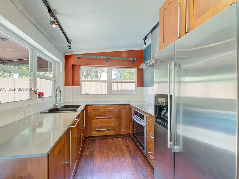 2441 Swanson Ave — Photo 13