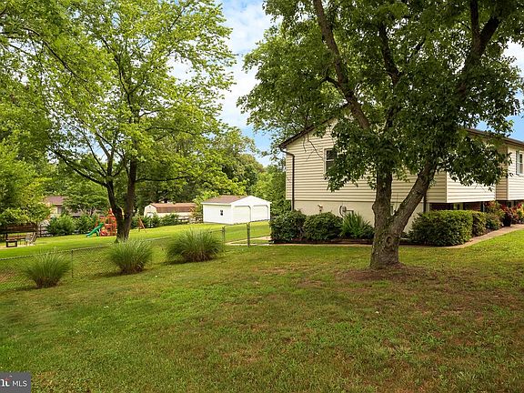 4th image of 1300 Alta Vista Dr