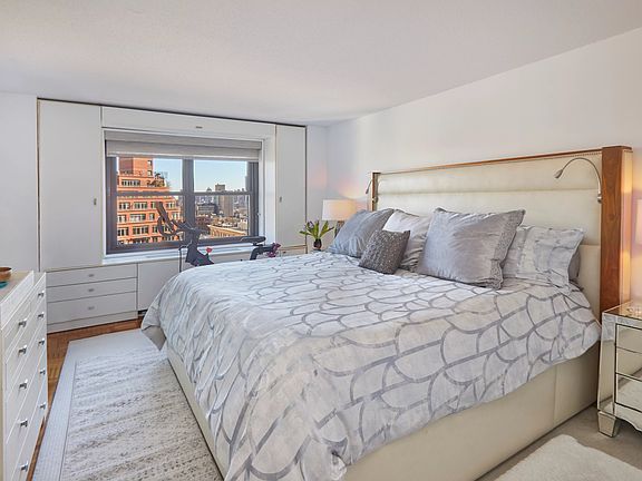 4th image of 201 W 70th St APT 23G