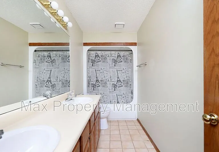 8200 Northview Dr — Photo 24