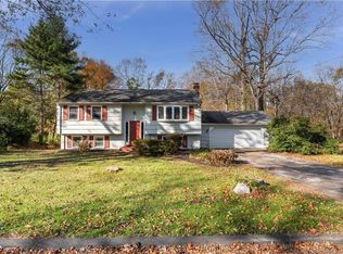 7 Willow Ln, Clinton, CT 06413