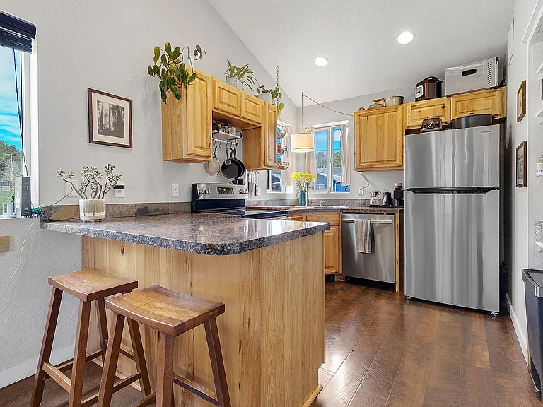 508 W 3rd St — Photo 13