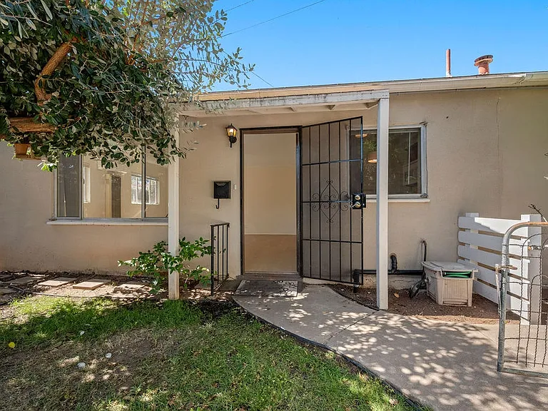 4735 Valencia Dr #1/2 — Photo 11
