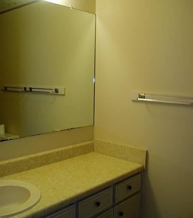 4th image of 711 Meadow Ct