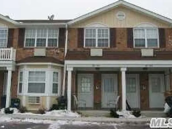 82-109 Country Pointe Cir, Queens Village, NY 11427