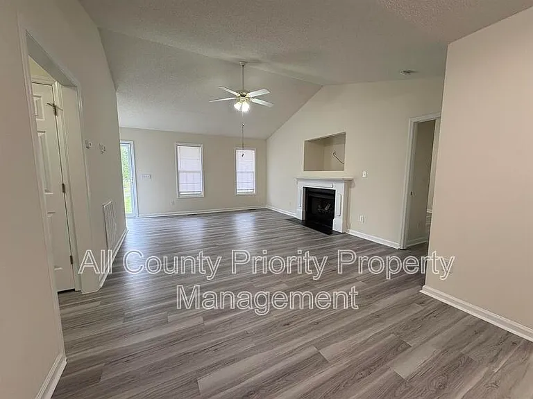 303 Sunrise Ave — Photo 2